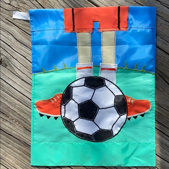 Large and small soccer flag - Picture 9 of 9